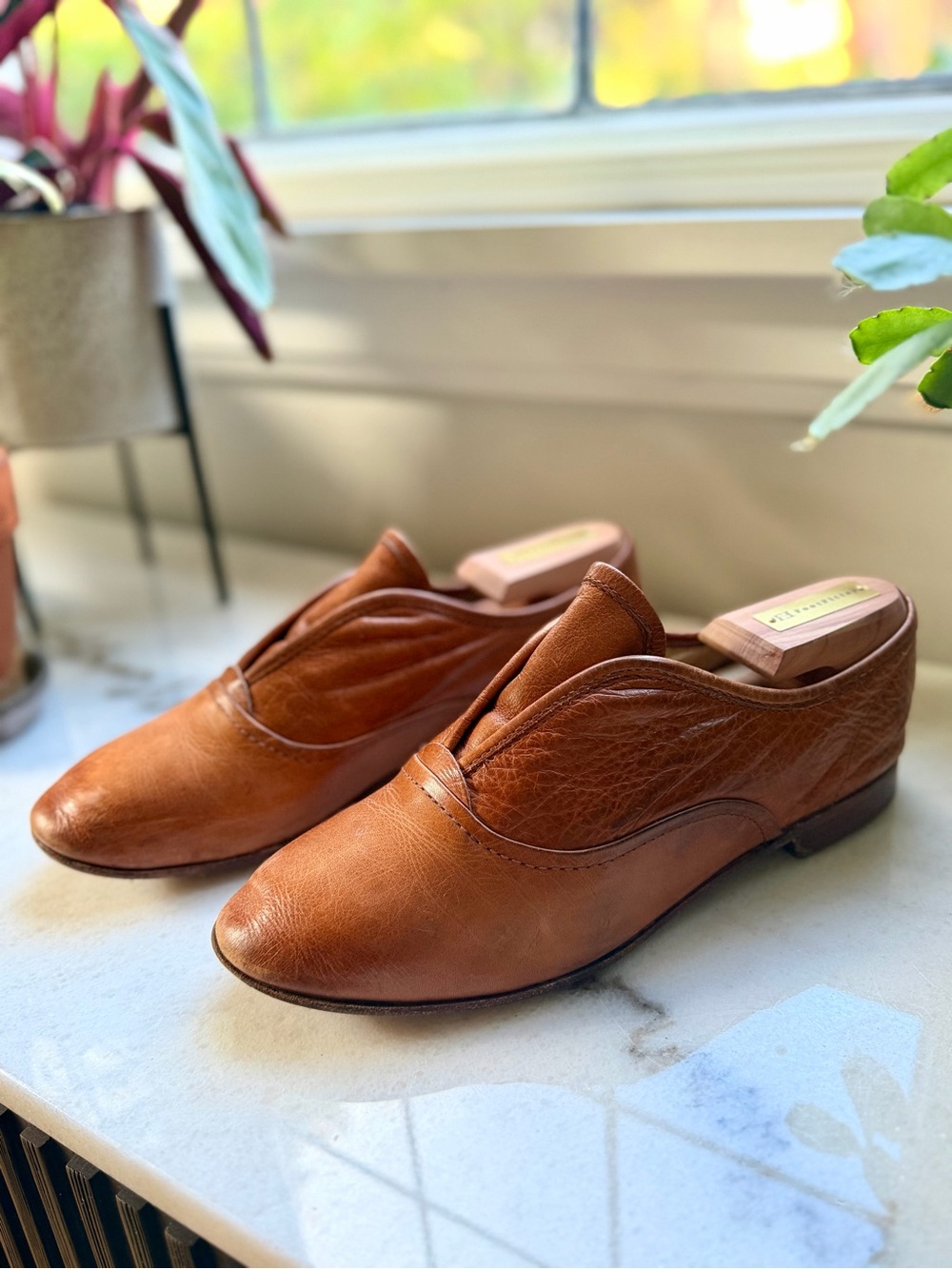 Frye Leather Oxford Slip-On Flat Loafer | Jillian Collection | Cognac Brown, W9